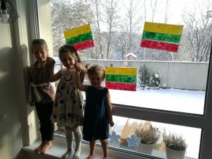 mintaute-miskinyte-su-sesem-musu-lange-lietuva